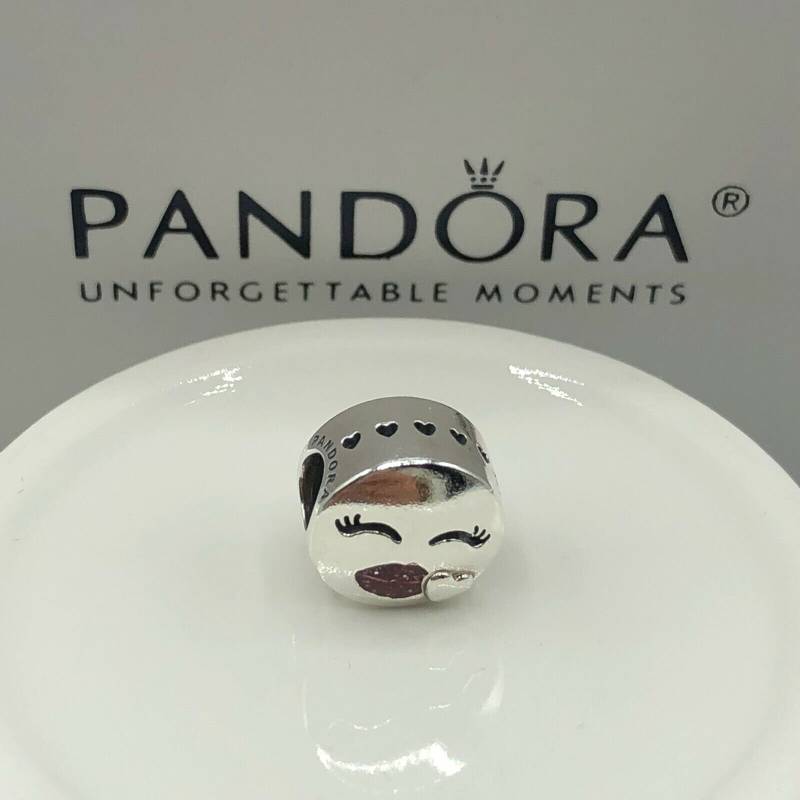 Pandora Kiss Cerise Glitter Anhänger #796561En152 Sehr Guter Zustand Pandora Kiss Cerise Glitter Anhänger #796561En152 Sehr Guter Zustand von Unforgetablecharms