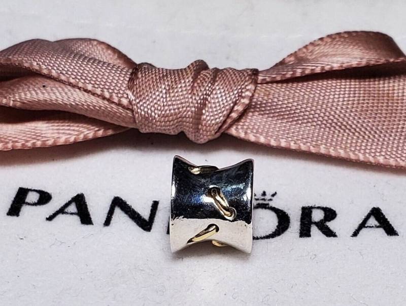 Pandora Zweifarbiger Gold Stitches Anhänger #790327 Ale 925 Geschenkte Pandora Zweifarbiger Gold Stitches Anhänger #790327 Ale 925 Geschenkte von Unforgetablecharms
