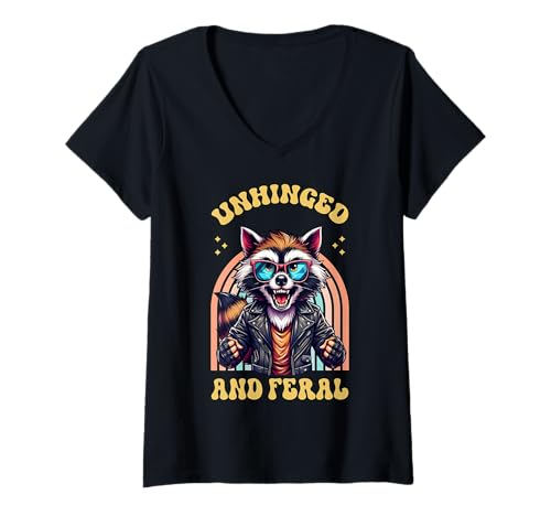 Damen Waschbär Unhinged And Feral Retro Funny Raccoon Feral Summer T-Shirt mit V-Ausschnitt Damen Waschbär Unhinged And Feral Retro Funny Raccoon Feral Summer T-Shirt mit V-Ausschnitt von Unhinged And Feral Funny Raccoon Feral Summer