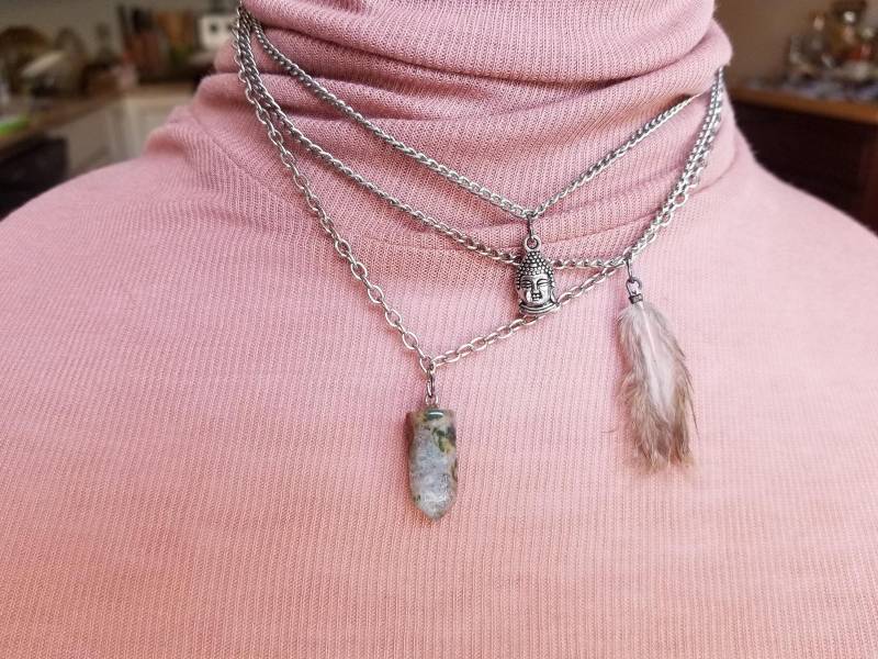 3-stufige Halskette - Buddha-Feder-Kristall-Halskette Mehrschichtige Edelstein-Halskette 3-stufige Halskette - Buddha-Feder-Kristall-Halskette Mehrschichtige Edelstein-Halskette von UniColey