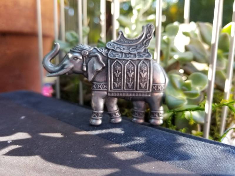 Elefantenbrosche - Jonette Jones Schmuck Gestempelte Vintage-Brosche Elefantenbrosche - Jonette Jones Schmuck Gestempelte Vintage-Brosche von UniColey