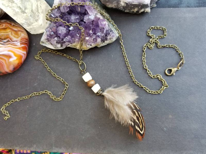 Halskette Aus Federn, Steinen Und Holz - Zarte Zierliche Halskette Aus Federn, Steinen Und Holz - Zarte Zierliche von UniColey