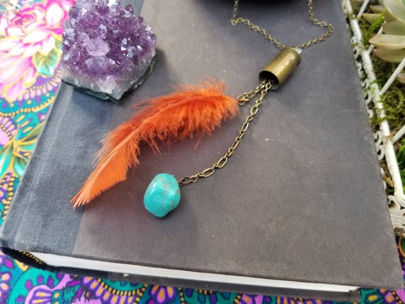 Halskette Aus Türkis Und Federn - Kugel-Edelstein-Halskette Kaliber 45 Halskette Aus Türkis Und Federn - Kugel-Edelstein-Halskette Kaliber 45 von UniColey