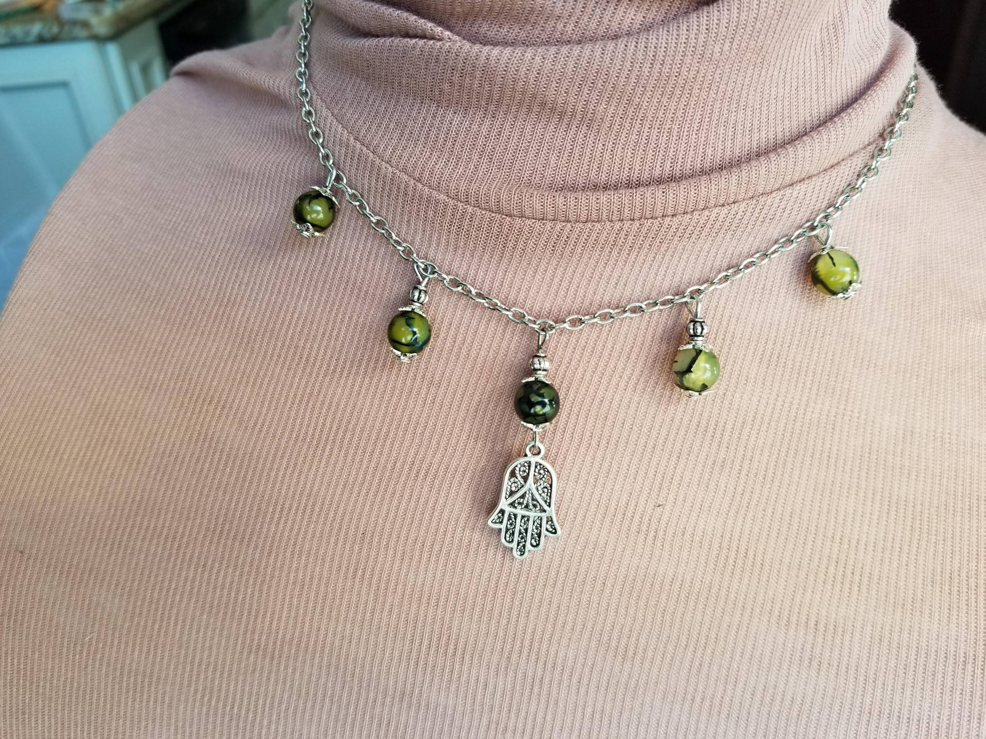Hamsa Hand Halskette - Grüne Stein Zarte Lätzchen Religiöse Hamsa Hand Halskette - Grüne Stein Zarte Lätzchen Religiöse von UniColey