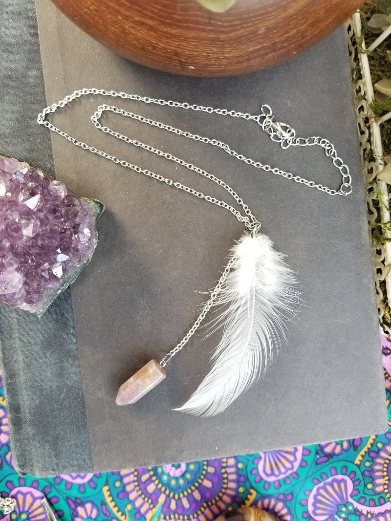 Kristall-Feder-Halskette - Lariat von UniColey