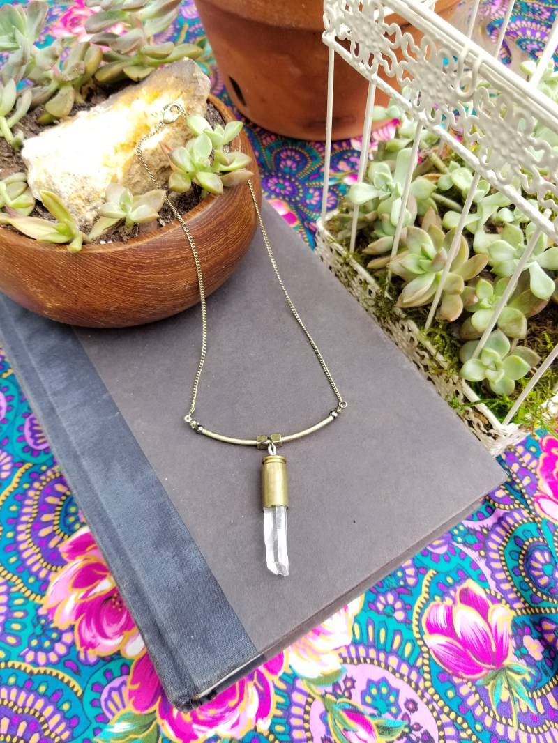 Kristall-Kugel-Halskette - Kristall-Messing-Halskette Struktur-Kristall-Halskette 40-Kaliber-Kugel-Halskette Kristall-Kugel-Halskette - Kristall-Messing-Halskette Struktur-Kristall-Halskette 40-Kaliber-Kugel-Halskette von UniColey