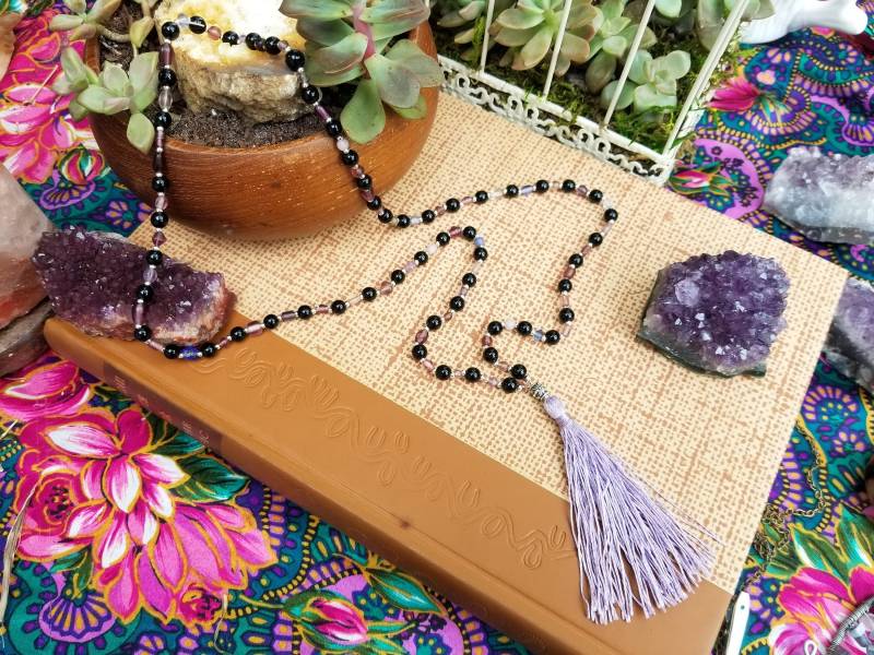 Lavendel Quaste Halskette - Glasperlen Und Fransen Boho Lavendel Quaste Halskette - Glasperlen Und Fransen Boho von UniColey