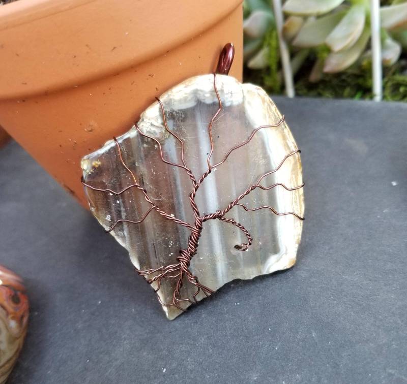 Wire-Wrap-Anhänger - Baum-Drahtwickel Auf Geodenscheibe Wire-Wrap-Baum Wire-Wrap-Anhänger - Baum-Drahtwickel Auf Geodenscheibe Wire-Wrap-Baum von UniColey