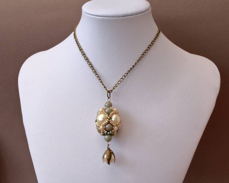 Perlenanhänger Geperlte Perle in Unterchiedlichen Creme - Und Grün-Grautönen von UniKaddi