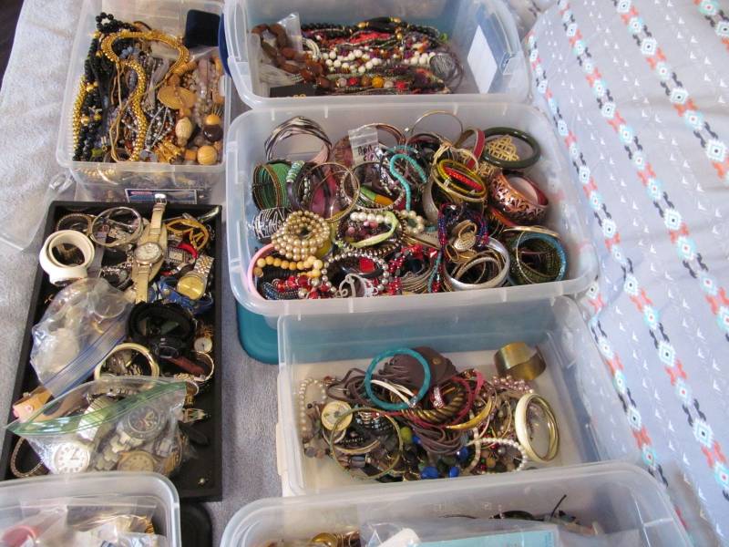 Tragbare Schmuck-Überraschungsbox 2 + lbs, Signierte Stücke, Gemischte Stile Tragbare Schmuck-Überraschungsbox 2 + lbs, Signierte Stücke, Gemischte Stile von UnicornGems