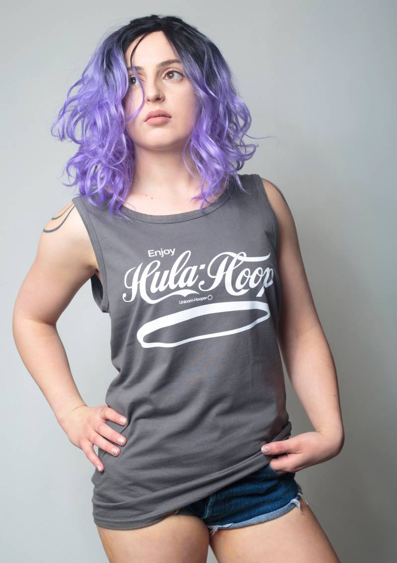 Genießen Sie Hula Hoops Grey Vest Tank Top Coke Inspiriert Logo von UnicornHooper