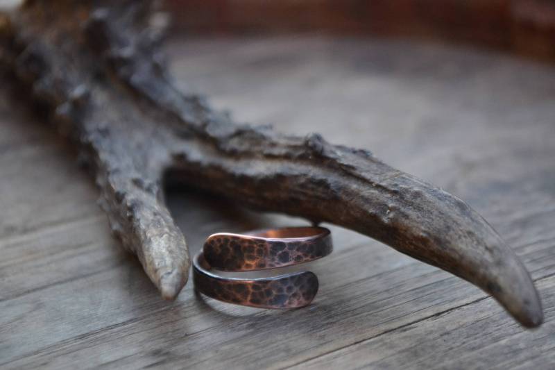 Herren Daumen Ring, Kupfer Gehämmert Verstellbar Rustikaler Recycelt von UnicornVibration
