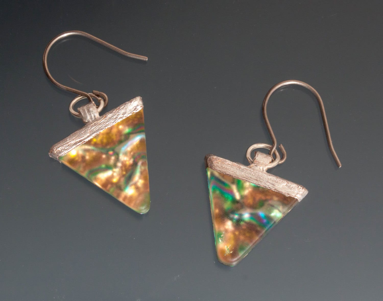 Dichroic Glastropfen Feinsilber, Gold & Grün Irisierende Schmuckstücke Dichroic Glastropfen Feinsilber, Gold & Grün Irisierende Schmuckstücke von UnicornsCreations