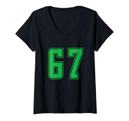 Damen Grün Nummer 67 Mannschaft Sport Nummerierte Uniform T-Shirt mit V-Ausschnitt von Uniform Numbered Retro Sports DESIGN ON THE FRONT