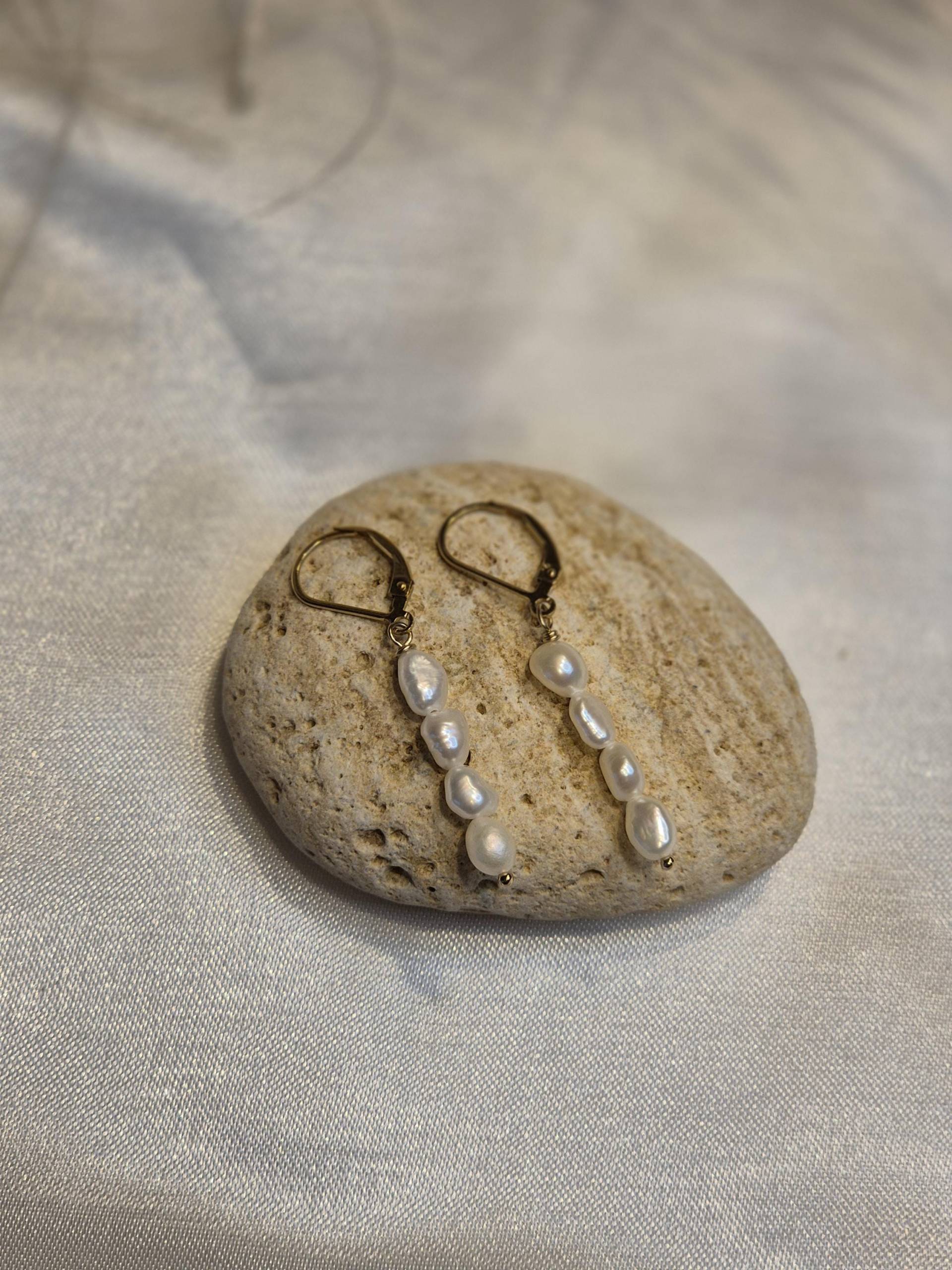 Elegante Ohrringe Mit Echten Süßwasserperlen, 14 Karat Gold-Filled, Wasserfest, Allergiefreundlich, Zeitloses Design in Gold, Brautschmuck von Uniiquepearl