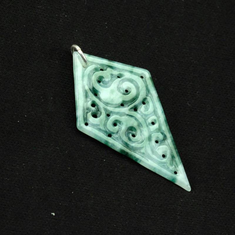 Drachen Icy Green Unbehandelte Burma Jadeit Jade Anhänger von UnijadeStore