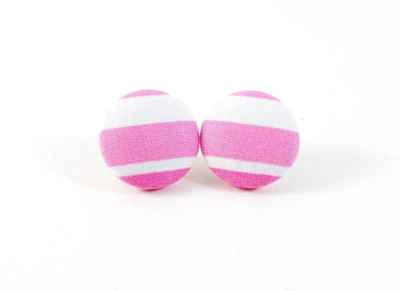 Handgemachte Rosa Gestreifte Stoff Knopf Ohrstecker Handgemachte Rosa Gestreifte Stoff Knopf Ohrstecker von UnikWalk