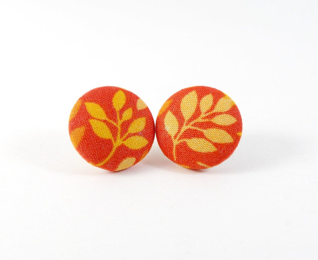 Handgemachte Orange Leaf Fabric Ohrstecker Handgemachte Orange Leaf Fabric Ohrstecker von UnikWalk