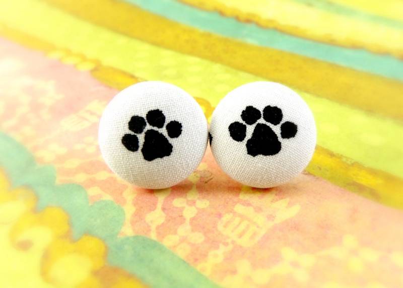 Handgemachte Stoffohrringe Mit Pfotenabdruck Handgemachte Stoffohrringe Mit Pfotenabdruck von UnikWalk