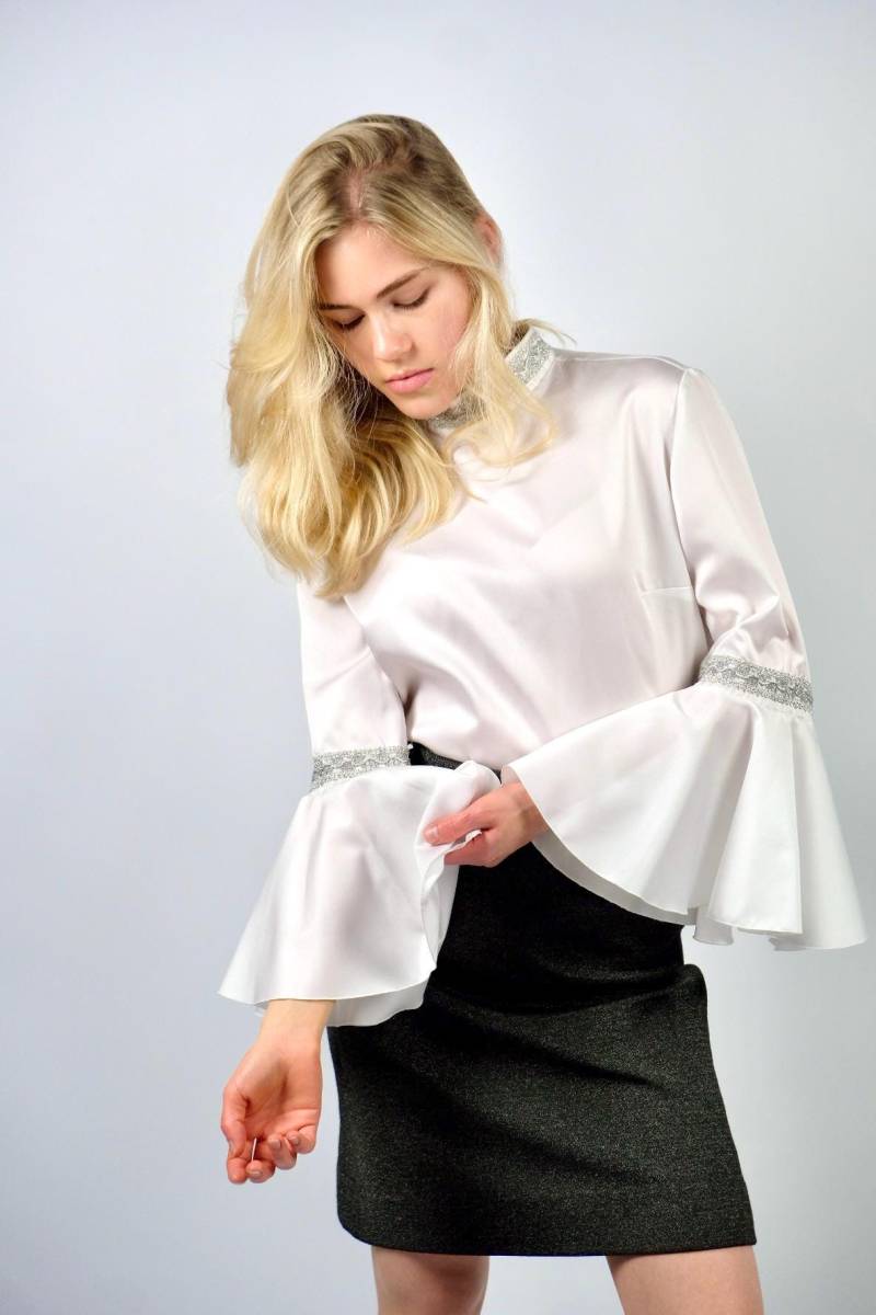 Vintage 70S Stehkragen Partybluse Mit Trompetenärmeln - S/M von UnikatVintageDE