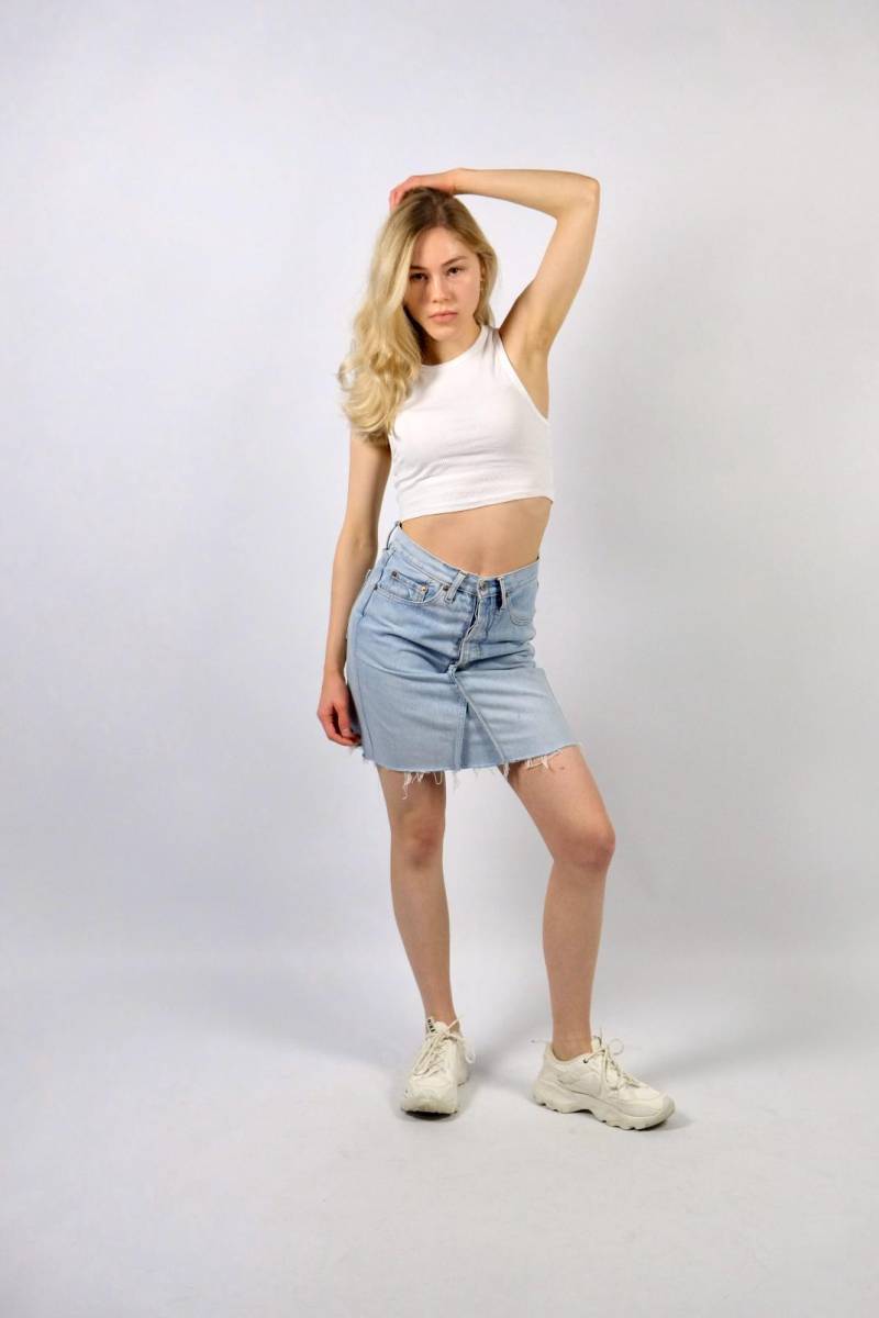 Vintage 1994 Levi's 501 Upcycling Mid Waist Fransen Jeansrock - Xs von UnikatVintageDE