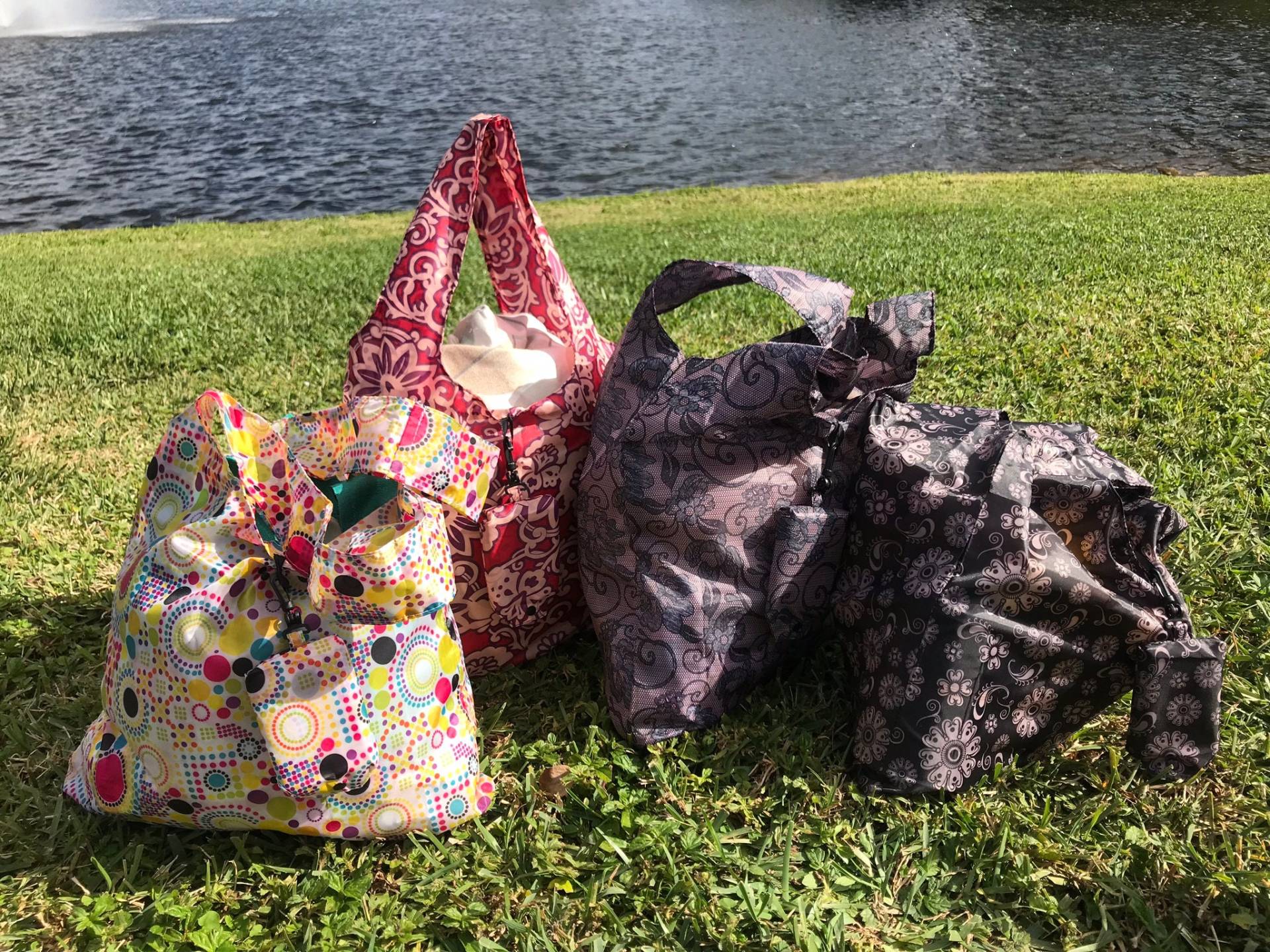 Wiederverwendbare, Faltbar, Wasserdichte Taschen Vielen Verschiedenen Stilen, Größen Und Drucke Wiederverwendbare, Faltbar, Wasserdichte Taschen Vielen Verschiedenen Stilen, Größen Und Drucke von Unikthings