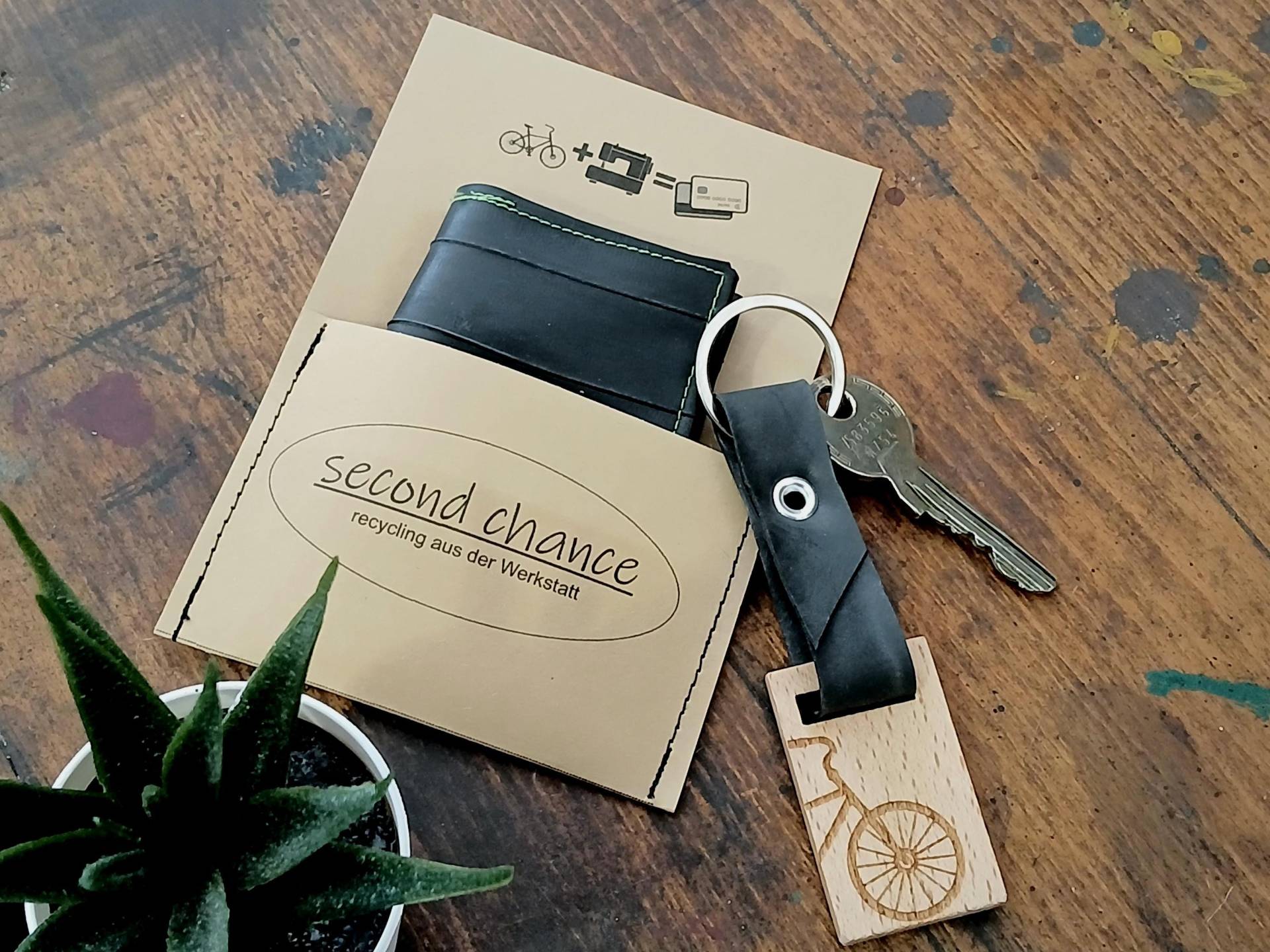 Geschenkset Für Fahrradfahrer, Schlüsselanhänger Und Kartenmappe, Aus Recyceltem Fahrradschlauch Geschenkset Für Fahrradfahrer, Schlüsselanhänger Und Kartenmappe, Aus Recyceltem Fahrradschlauch von UnikumWerkstattlike