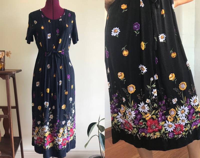 Vintage Blume Print Kleid 90Er Jahre - Schwarz Basiert Panel Druck von UnionVintageClothing