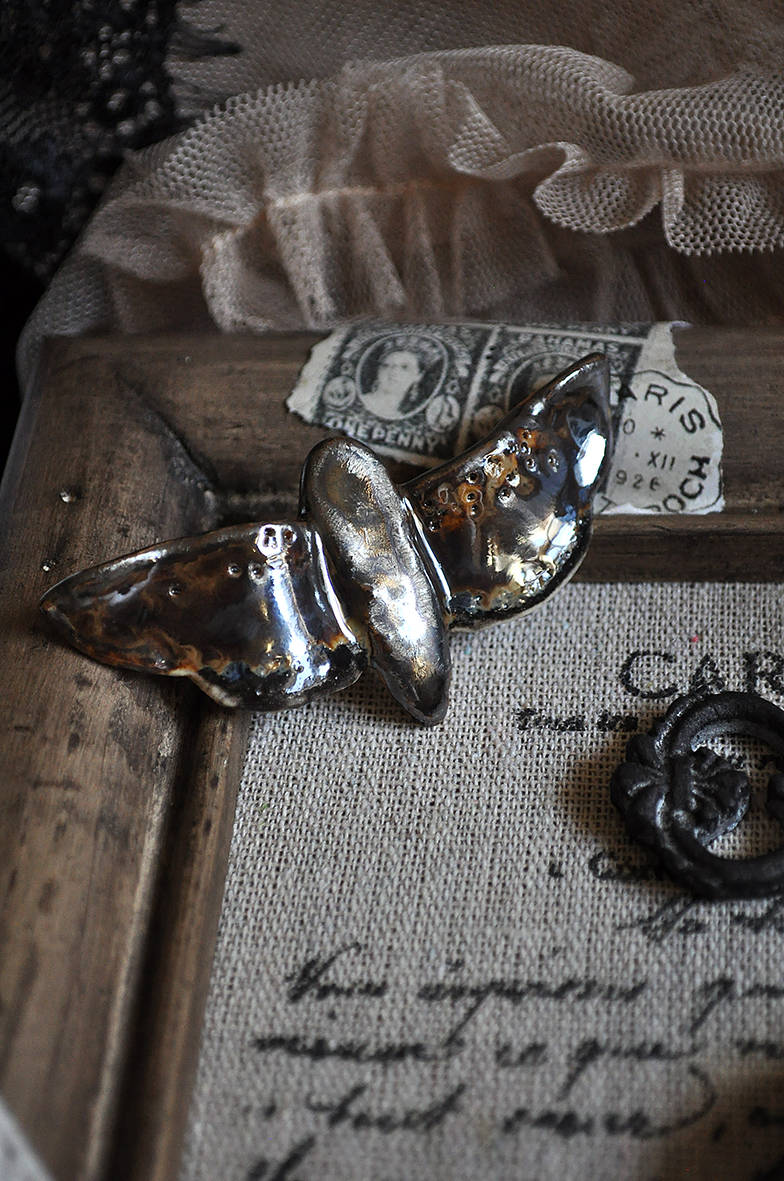 Handgemachte Keramik Schmetterling Brosche Braun & Gold Ton Pin Handgemachte Keramik Schmetterling Brosche Braun & Gold Ton Pin von UniquEcoLife