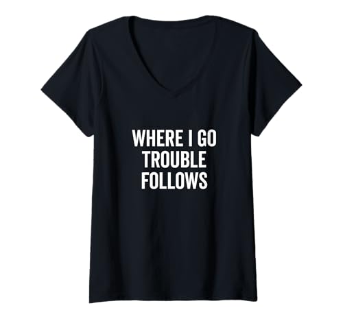 Damen Where I Go Trouble folgt lustigem skurrilem Humor T-Shirt mit V-Ausschnitt Damen Where I Go Trouble folgt lustigem skurrilem Humor T-Shirt mit V-Ausschnitt von Unique Expressions for Every Occasion