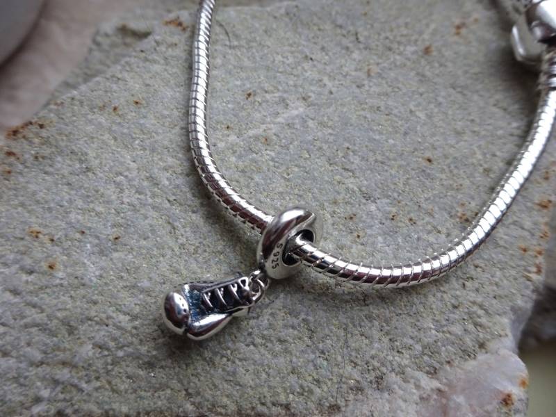 Armband Mit Boxhandschuh Motiv Anhänger/ Und Anhänger Kompatibel Den Meisten Schmuckmarken/ Box Sportfan von UniqueArtByFelicia