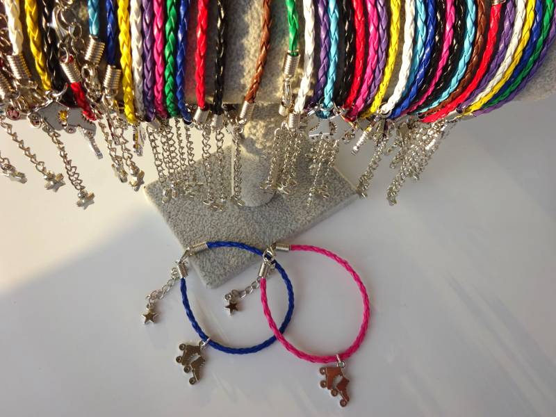 Armband Mit Rollkunstlaufschuh/Roller Skates Anhänger Rollschuhe Rollschuhlaufen Geschenkideen Armband Mit Rollkunstlaufschuh/Roller Skates Anhänger Rollschuhe Rollschuhlaufen Geschenkideen von UniqueArtByFelicia