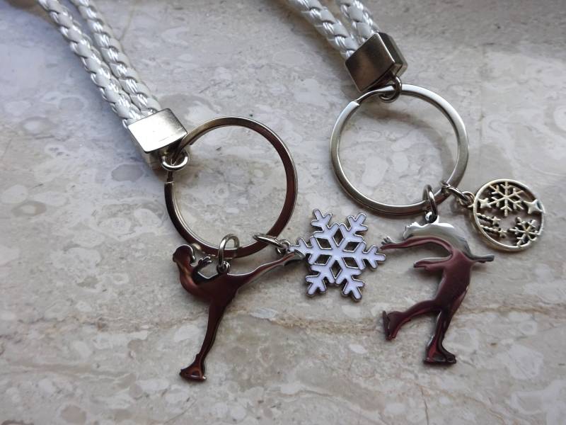Eisläuferin Schlüsselanhänger | Eislauf-Accessoire Sportlicher Taschenanhänger Oder Handyband| Geschenk Für Skaterinnen Und Eislauf-Fans von UniqueArtByFelicia