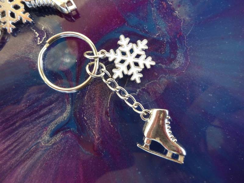 Eislaufschuh Schlüsselanhänger/ Sporttaschenanhänger Schlittschuhlaufen/ Eiskunstlauf Schlüsselanhänger Für Fan/ Geschenkideen von UniqueArtByFelicia