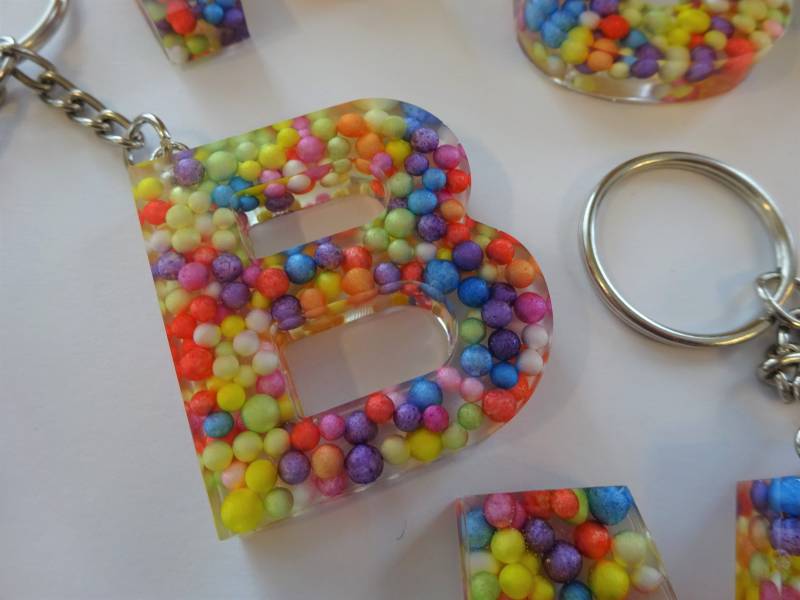 Epoxidharz Buchstabe Schlüsselanhänger " Candy Ring"/Geschenkideen Kunsthandwerk Keychain Key Ring von UniqueArtByFelicia