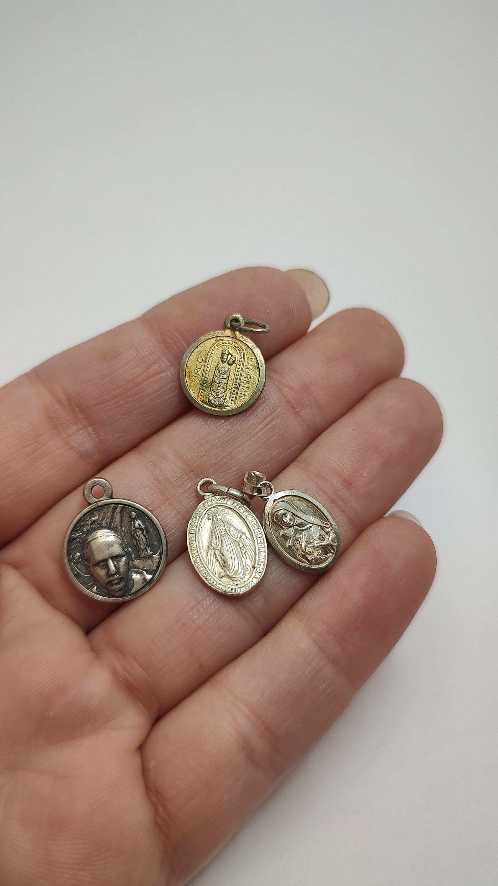 4Religiöser Vintage-Anhänger Oder Kleiner Anhänger Aus Sterlingsilber von UniqueArtGiftStore