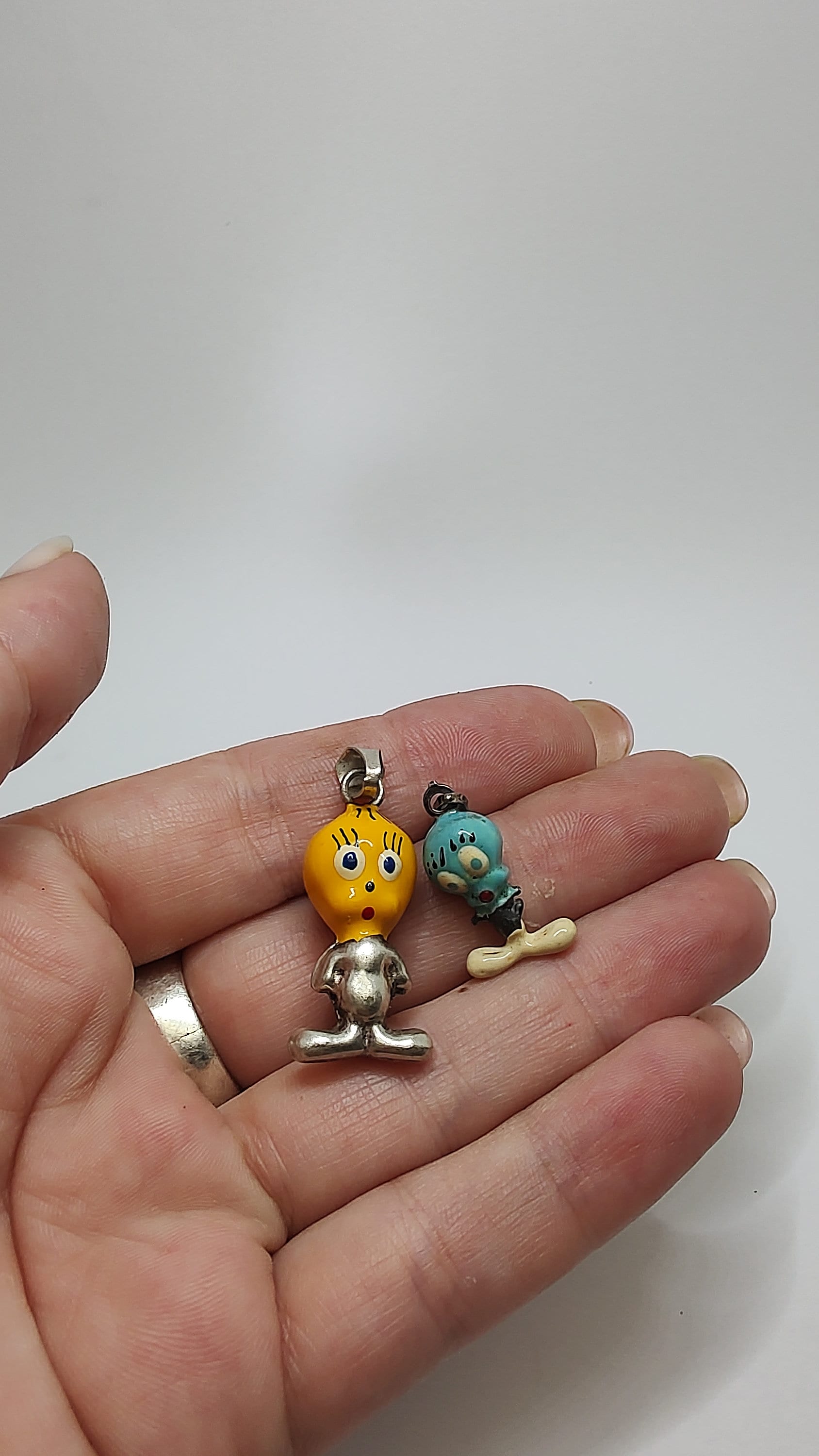 Vintage-Set Mit Tweety-Anhängern Aus Sterlingsilber Und Emaille von UniqueArtGiftStore