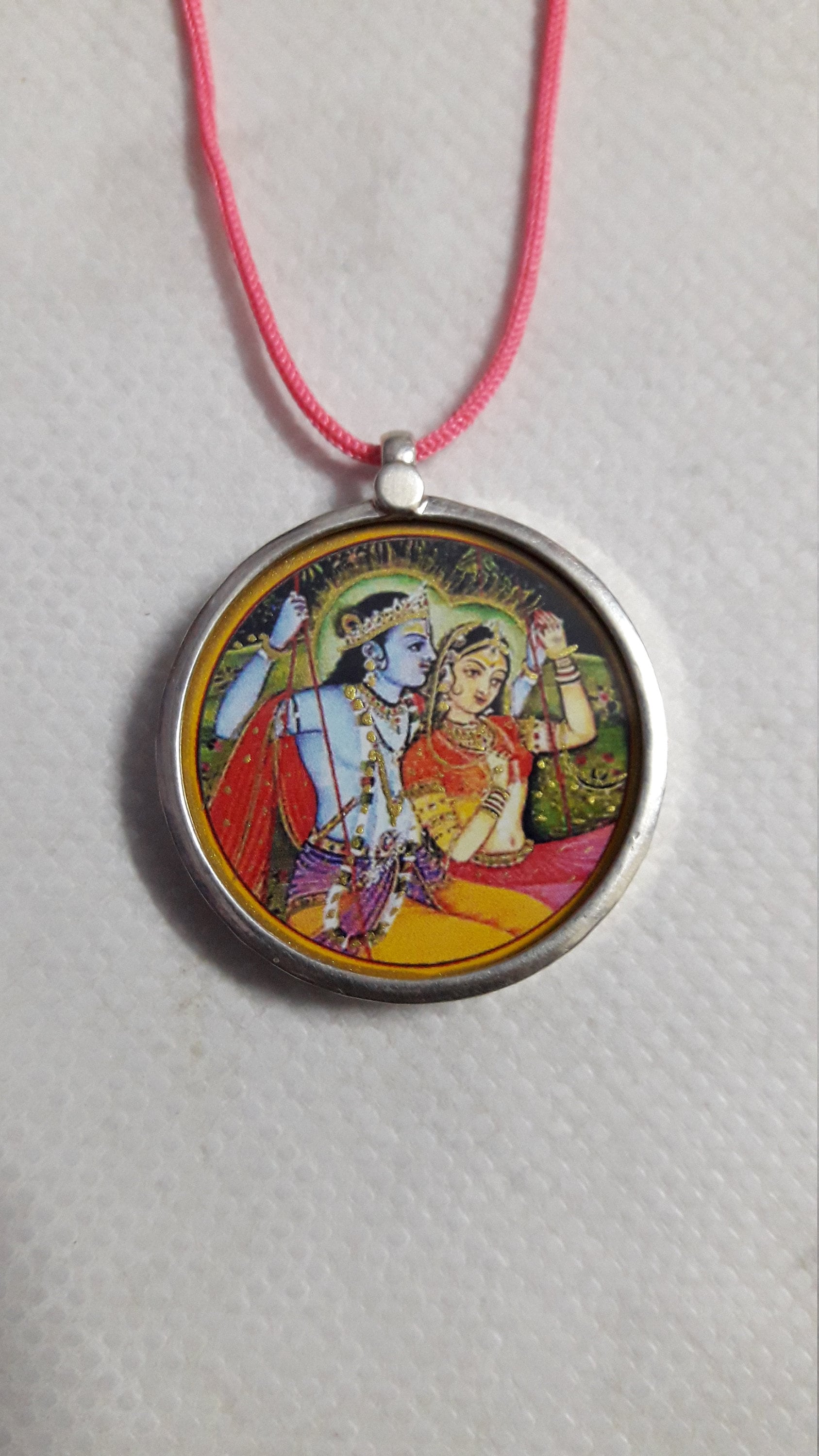 Handgefertigter 92, 5-sterling Silber Hindu Gott Schönes Paar Radha Krishna Murlidher Einzigartiger Fotodruck Glas Gerahmter Anhänger Mit Farbschnur von UniqueArtJewellery