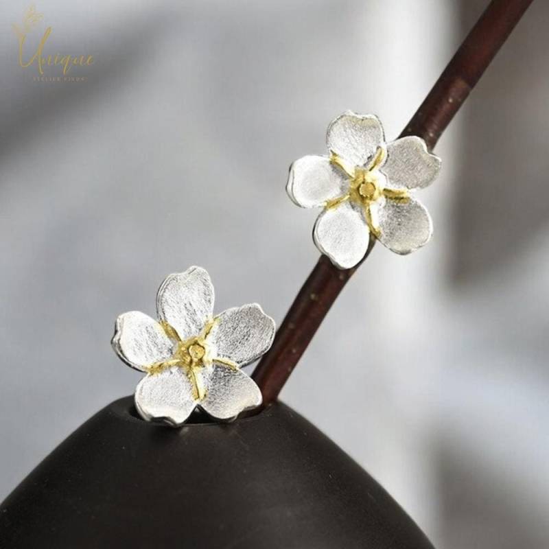 Vergissmeinnicht Ohrringe Zierliche Für Frauen 18K Gold Blumen Ohrstecker 925 Sterling Silber Geschenk Schwester Blumenschmuck von UniqueAtelierFinds