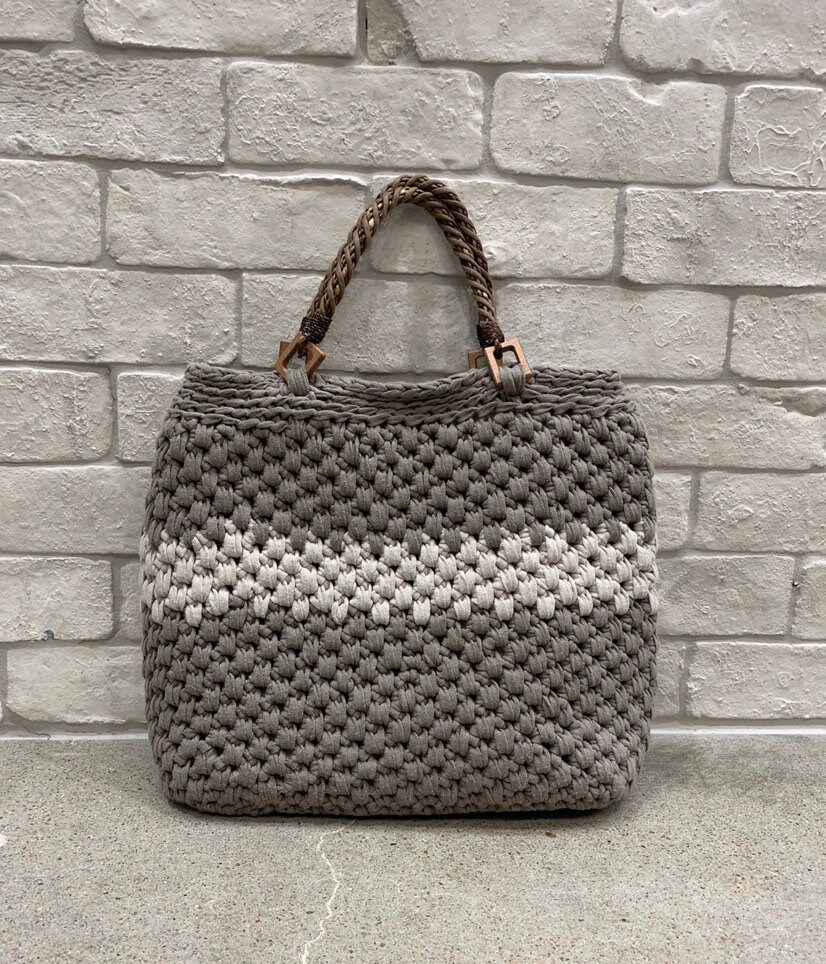 Grau Und Weiß Häkeln Handtasche Handgefertigt Grau Und Weiß Häkeln Handtasche Handgefertigt von UniqueByEkaterina
