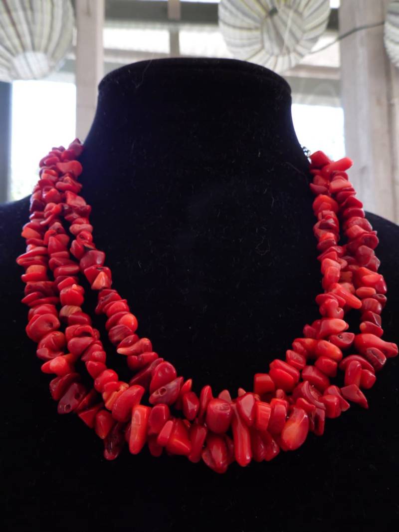 Einzigartige Korallen, Geschichteten Perlen Halskette von UniqueDesignsAustin