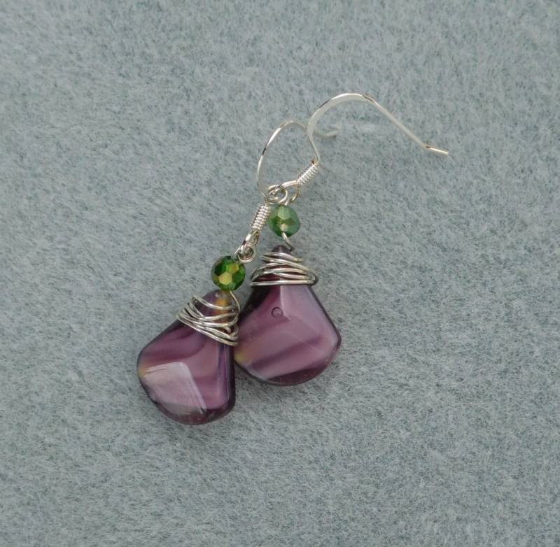 Elegante Glas-Draht Gewickelt Dangle Ohrring Elegante Glas-Draht Gewickelt Dangle Ohrring von UniqueDesignsAustin