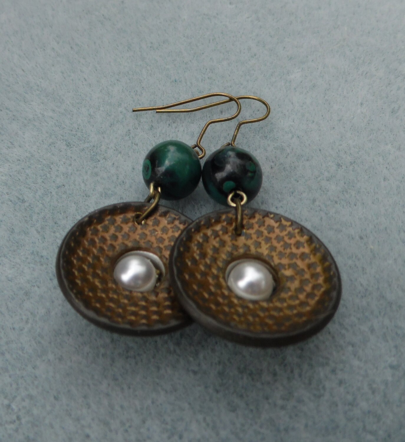 Metallknopf Dangle Ohrring Metallknopf Dangle Ohrring von UniqueDesignsAustin