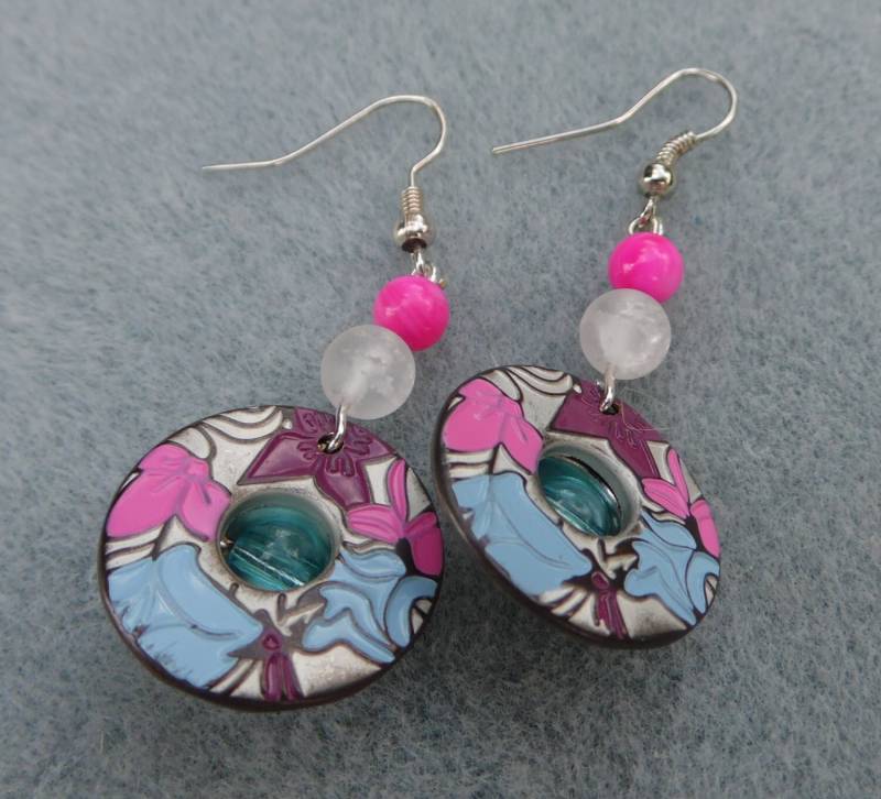 Metallknopf Dangle Ohrring von UniqueDesignsAustin