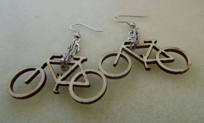 Spaß, Elegante Sterben Geschnitten Holz Fahrrad Baumeln Ohrring von UniqueDesignsAustin