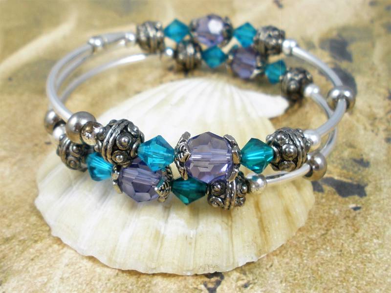 Blaue Zirkon Swarovski Kristall Element Und Dark Amethyst Crystalazzi Spiralarmband von UniqueDesignsbyRita