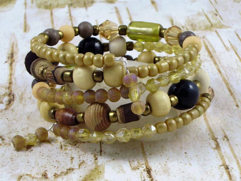 Gold Und Braun Kristallpersche Coiled Wrap Around Memory Wire Armband Gold Und Braun Kristallpersche Coiled Wrap Around Memory Wire Armband von UniqueDesignsbyRita