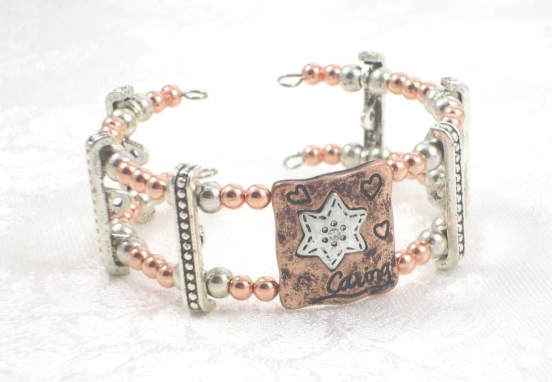Kupfer Und Silber Perlen Manschette Armband Mit Metall Fokal Bead von UniqueDesignsbyRita
