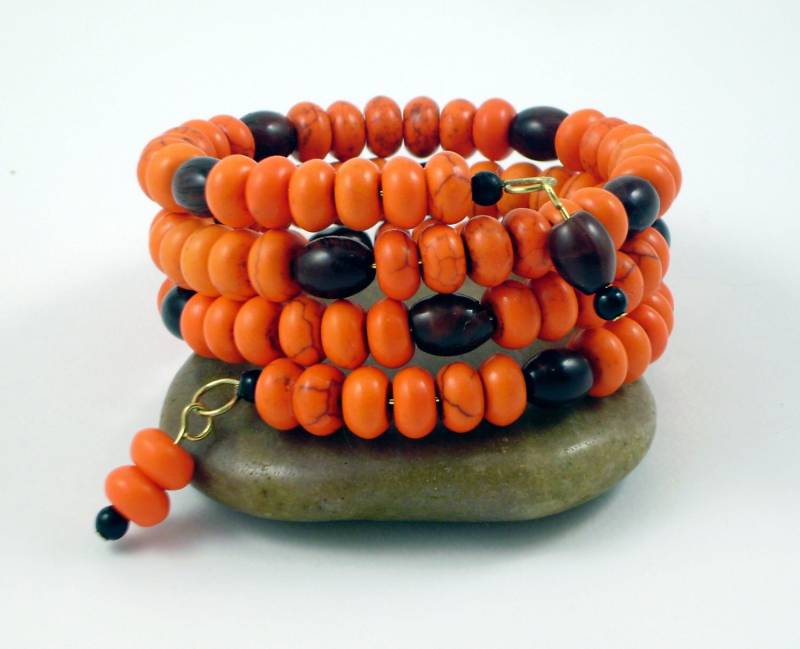 Orange Und Braun Perlen Gewickelt Wrap-Armband-Memory-Draht Orange Und Braun Perlen Gewickelt Wrap-Armband-Memory-Draht von UniqueDesignsbyRita