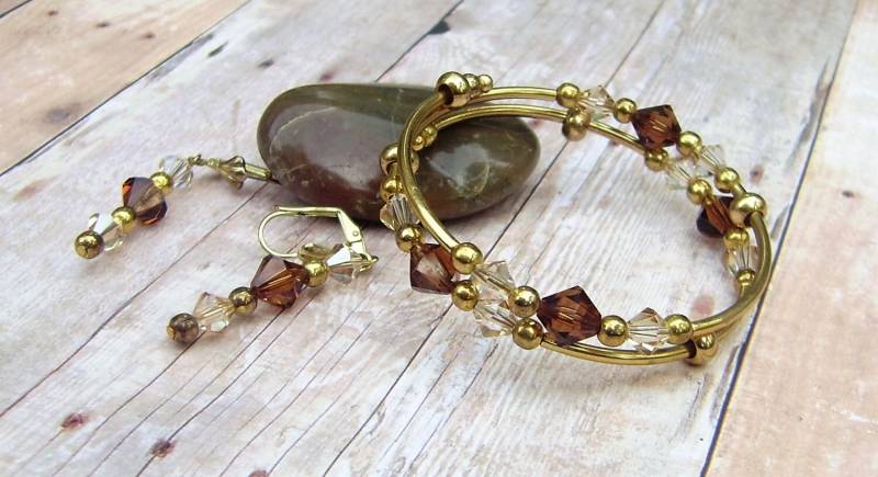 Topas Hochwertiges Crystal Gold Coiled Armband Und Ohrring Set von UniqueDesignsbyRita